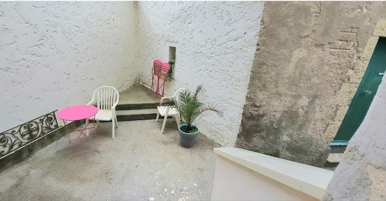 Maison De Ville Avec Terrasse "La Sympathique" Jonzac Εξωτερικό φωτογραφία